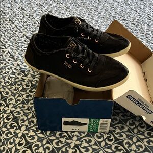 BOBS from Skechers Women's Black Low-Top Sneakers with Cream Sole